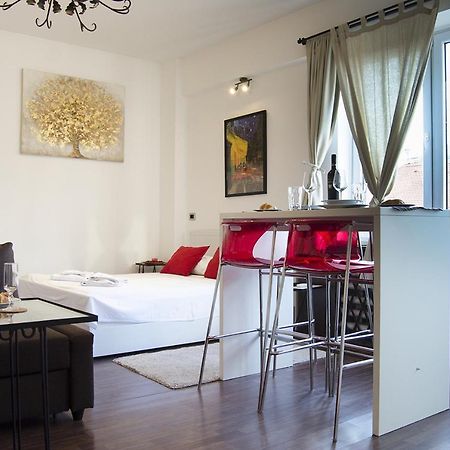זאגרב Studio Apartment With A View Of Ban Jelacic Square מראה חיצוני תמונה