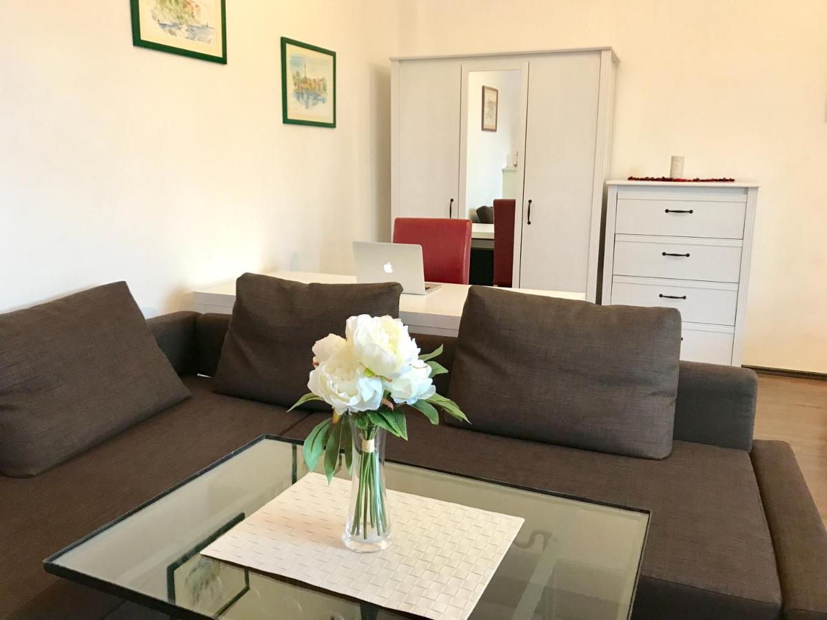 זאגרב Studio Apartment With A View Of Ban Jelacic Square מראה חיצוני תמונה
