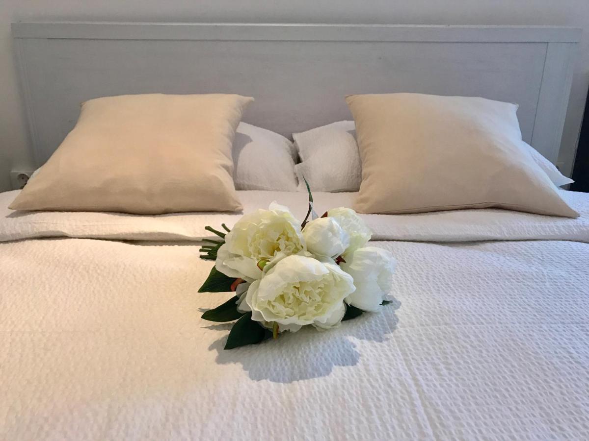 זאגרב Studio Apartment With A View Of Ban Jelacic Square מראה חיצוני תמונה