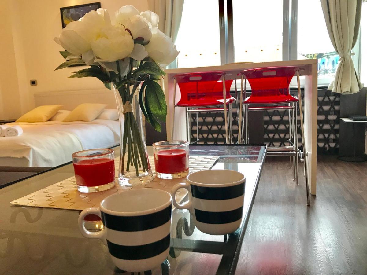 זאגרב Studio Apartment With A View Of Ban Jelacic Square מראה חיצוני תמונה