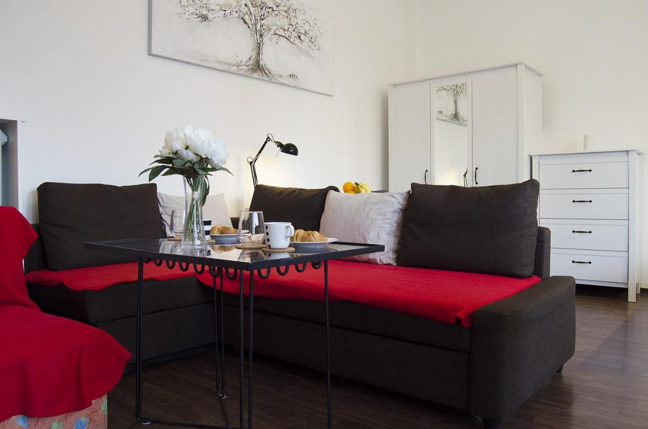 זאגרב Studio Apartment With A View Of Ban Jelacic Square מראה חיצוני תמונה