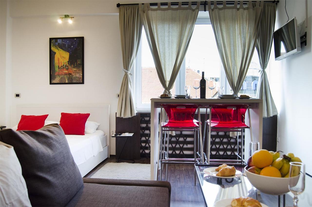 זאגרב Studio Apartment With A View Of Ban Jelacic Square מראה חיצוני תמונה