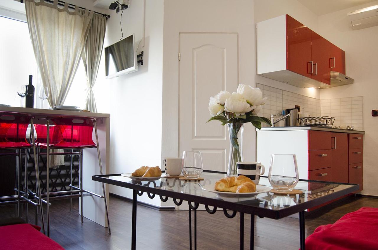 זאגרב Studio Apartment With A View Of Ban Jelacic Square מראה חיצוני תמונה