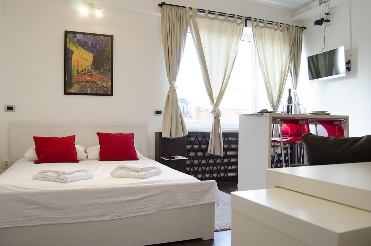 זאגרב Studio Apartment With A View Of Ban Jelacic Square מראה חיצוני תמונה
